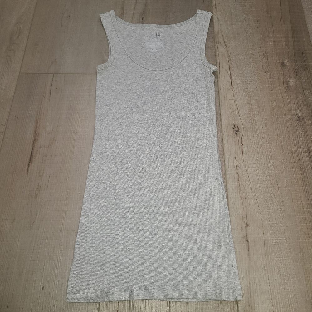 Set of 2 XS Women's Tank Tops - Picture 5 of 8